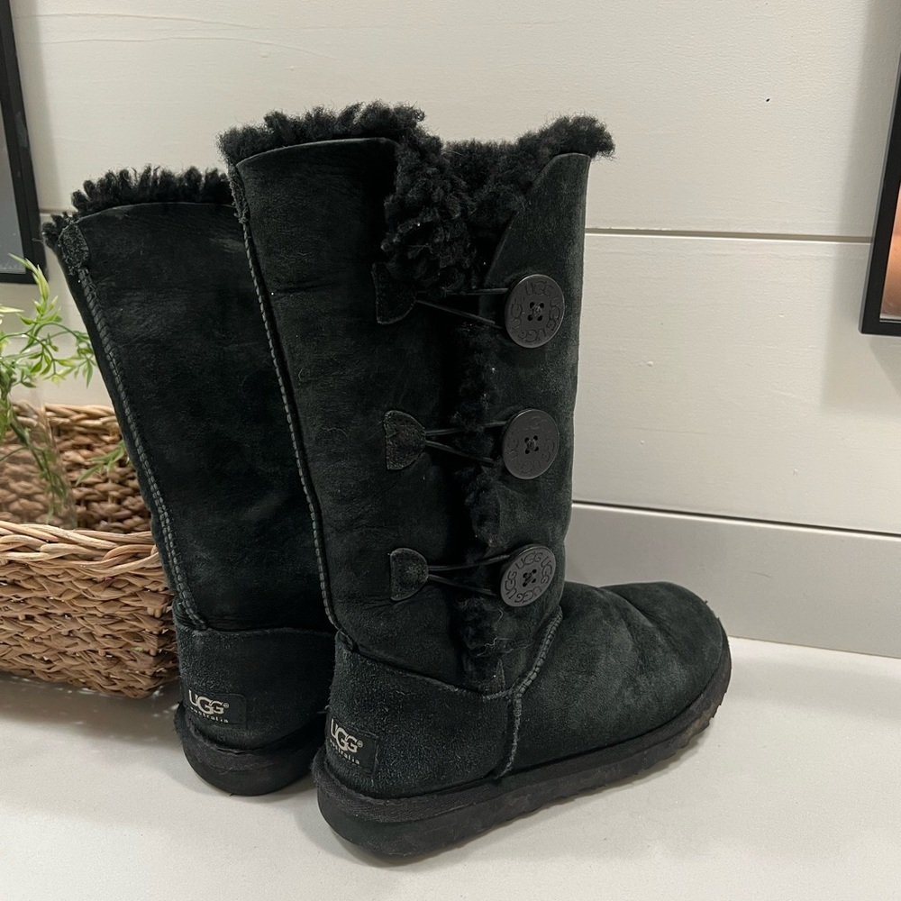 uggs - Picture 2 of 3